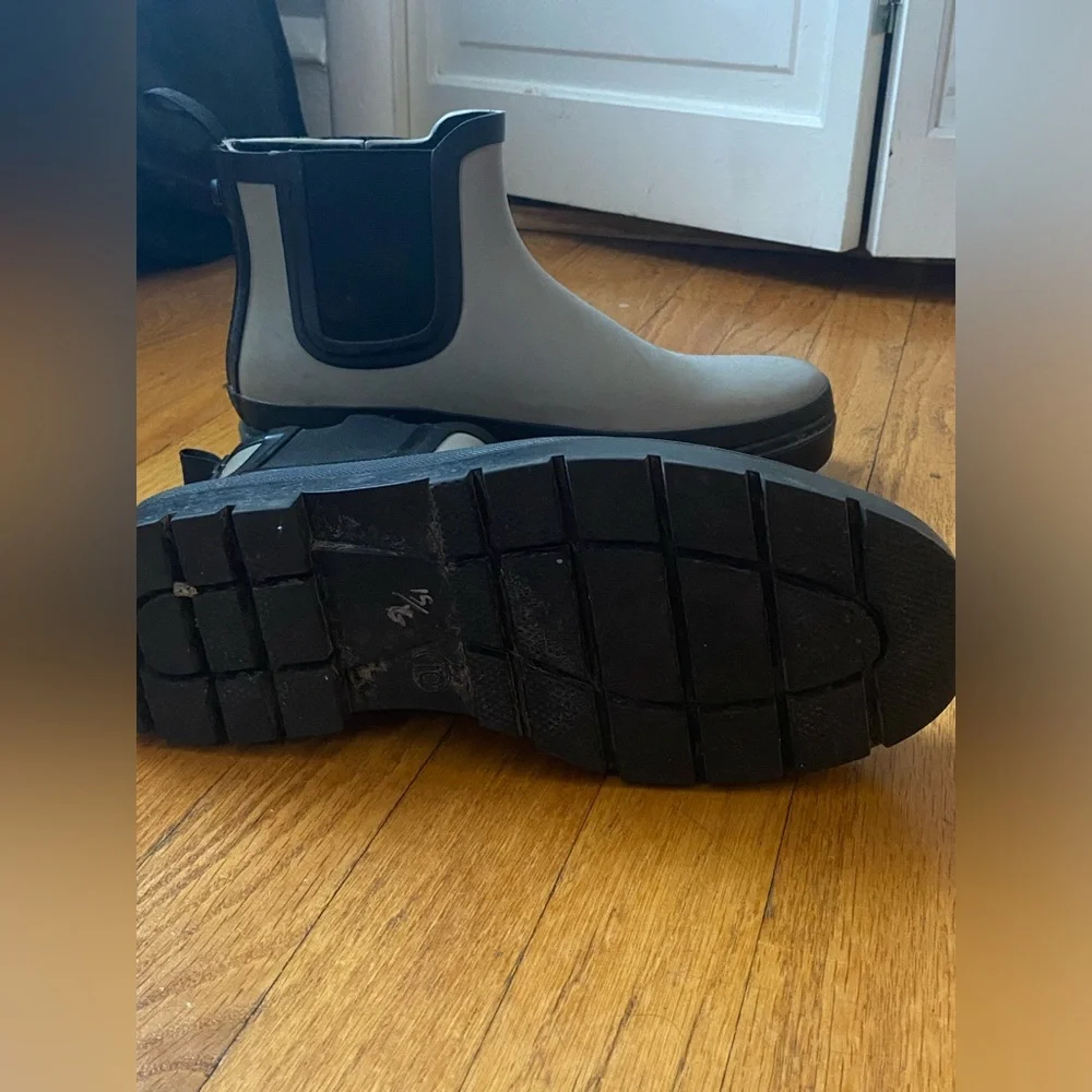 Gray & Black Rubber Rain Boots Soft Inner Lining Chelsea Boot Waterproof Classic